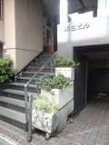 ビル前